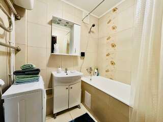 Гостевой дом Резидент Новосибирск Семейный номер с балконом-11