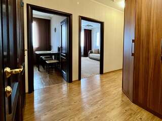 Гостевой дом Резидент Новосибирск Семейный номер с балконом-1