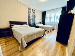 Гостевой дом Резидент Новосибирск Номер Делюкс с 2 кроватями размера «queen-size»-1